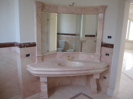 Bathrooms: marble, granite and natural stone coverings